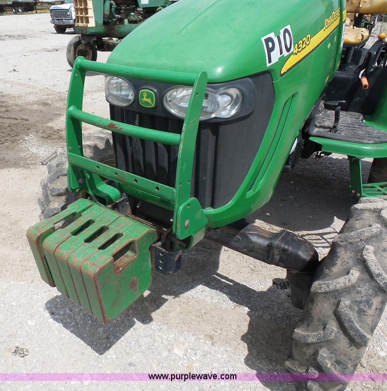 image for item K1673 2004 John Deere 4320 tractor