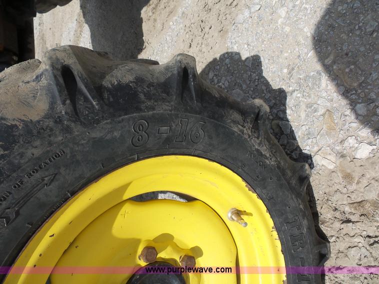 image for item K1673 2004 John Deere 4320 tractor