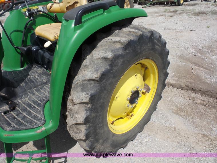 image for item K1673 2004 John Deere 4320 tractor