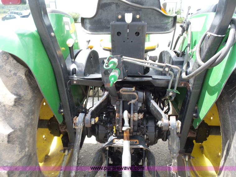 image for item K1673 2004 John Deere 4320 tractor