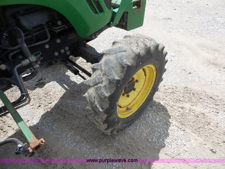 image for item K1673 2004 John Deere 4320 tractor