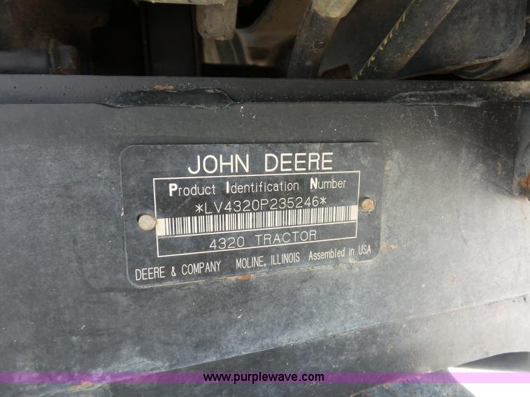 image for item K1673 2004 John Deere 4320 tractor