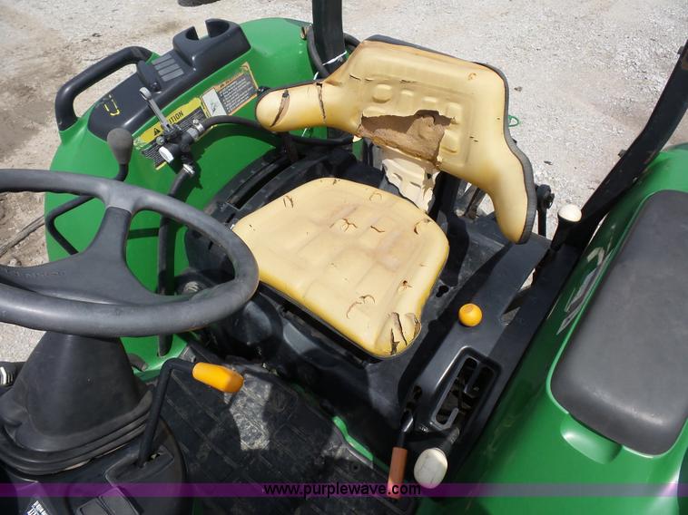 image for item K1673 2004 John Deere 4320 tractor