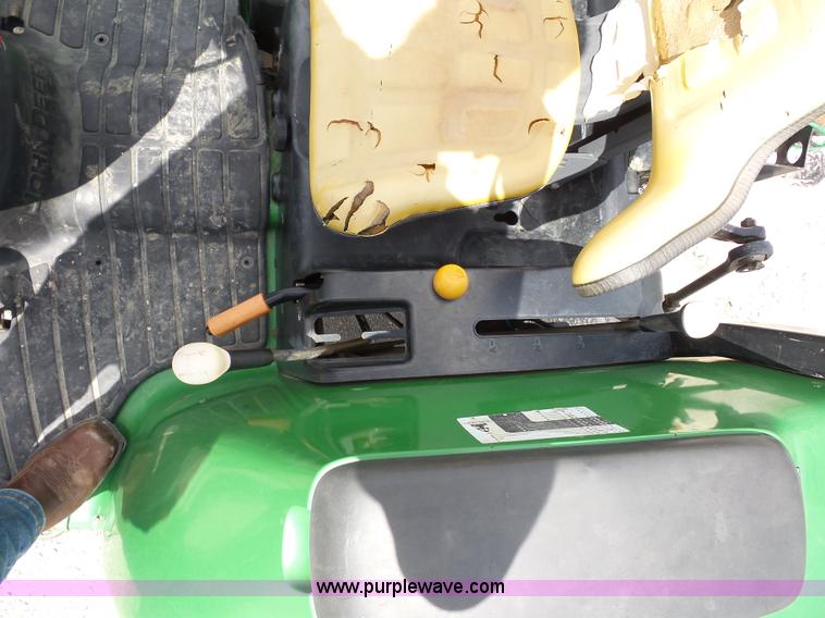 image for item K1673 2004 John Deere 4320 tractor