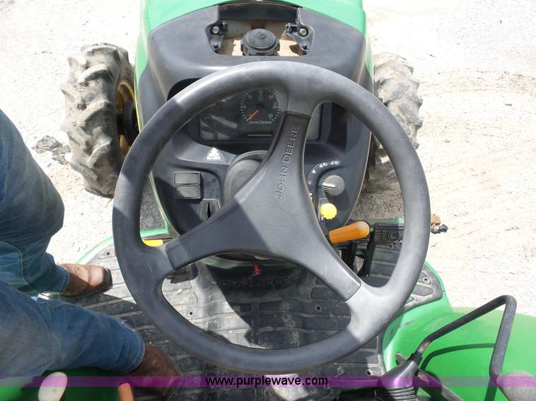 image for item K1673 2004 John Deere 4320 tractor