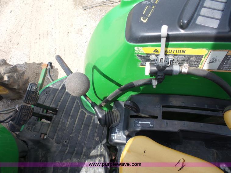 image for item K1673 2004 John Deere 4320 tractor