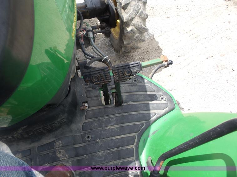 image for item K1673 2004 John Deere 4320 tractor