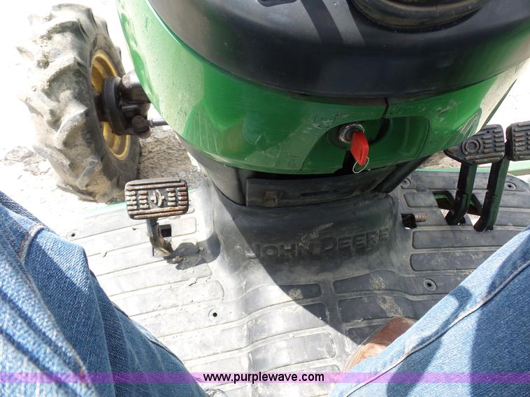 image for item K1673 2004 John Deere 4320 tractor