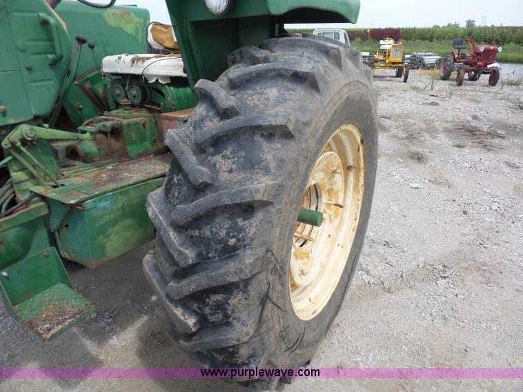 image for item K1674 Oliver 1600 tractor
