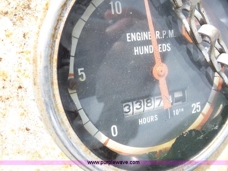 image for item K1674 Oliver 1600 tractor