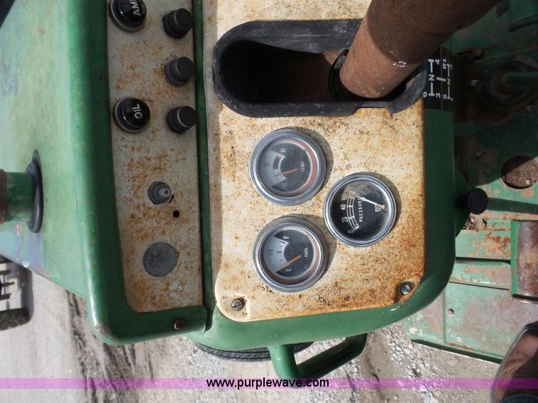 image for item K1674 Oliver 1600 tractor