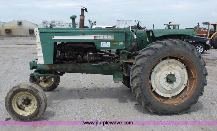 image for item K1675 Oliver 1650 tractor