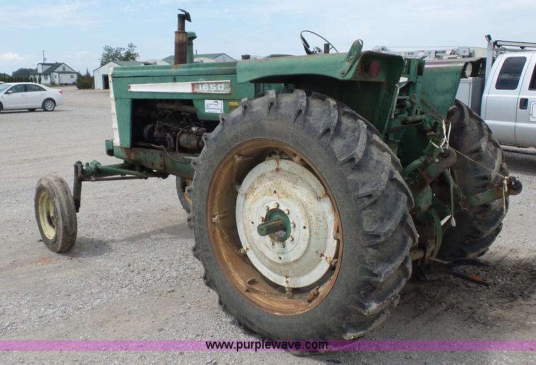 image for item K1675 Oliver 1650 tractor