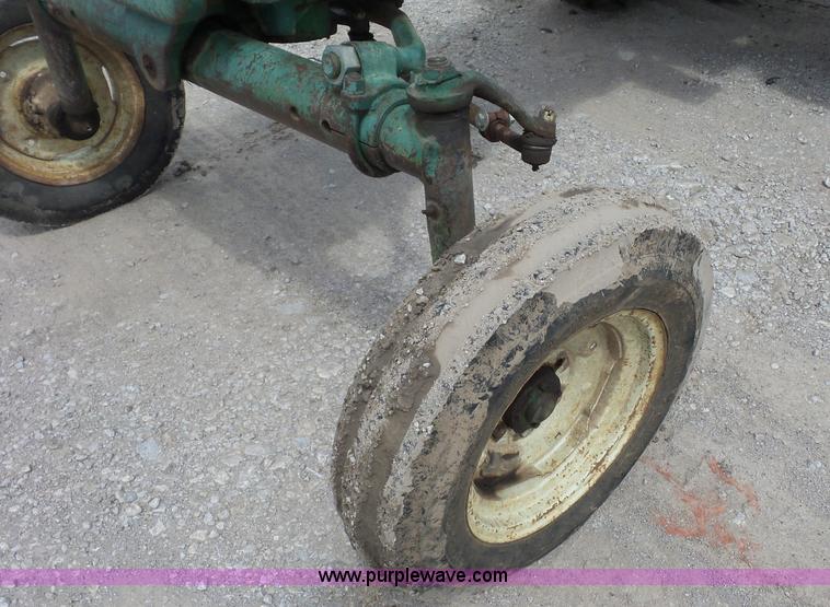 image for item K1675 Oliver 1650 tractor