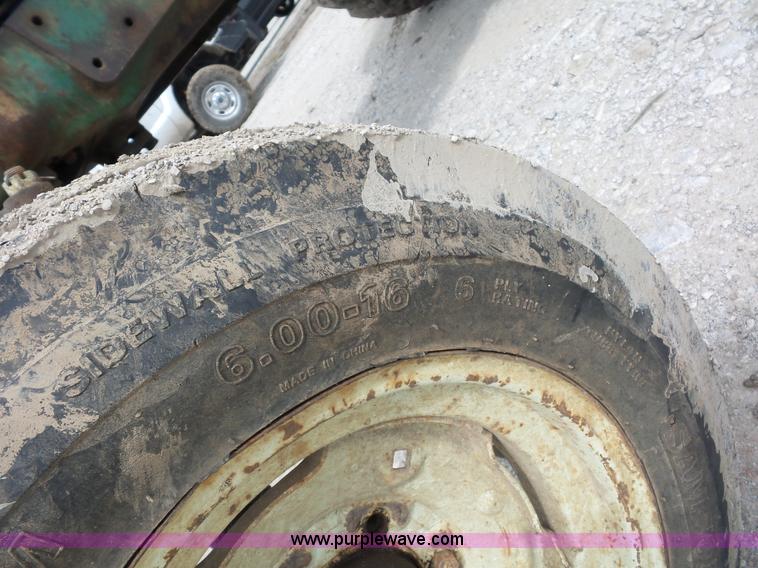 image for item K1675 Oliver 1650 tractor