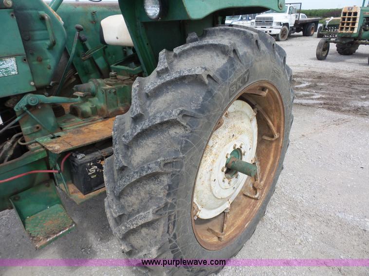image for item K1675 Oliver 1650 tractor