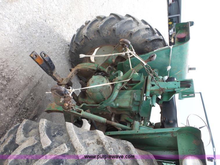 image for item K1675 Oliver 1650 tractor