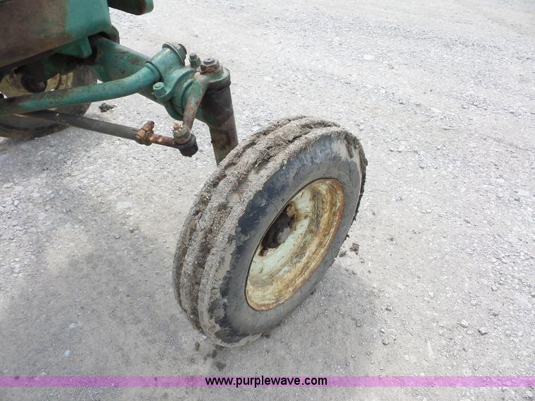 image for item K1675 Oliver 1650 tractor