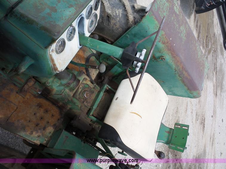 image for item K1675 Oliver 1650 tractor