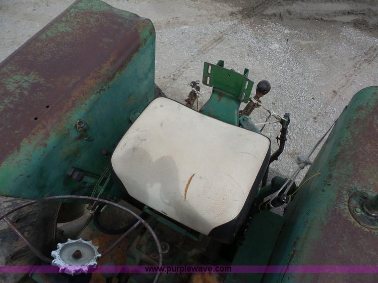 image for item K1675 Oliver 1650 tractor