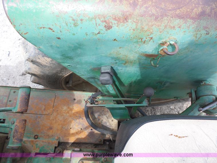 image for item K1675 Oliver 1650 tractor