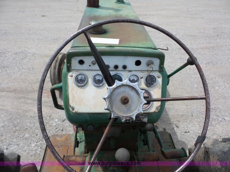 image for item K1675 Oliver 1650 tractor