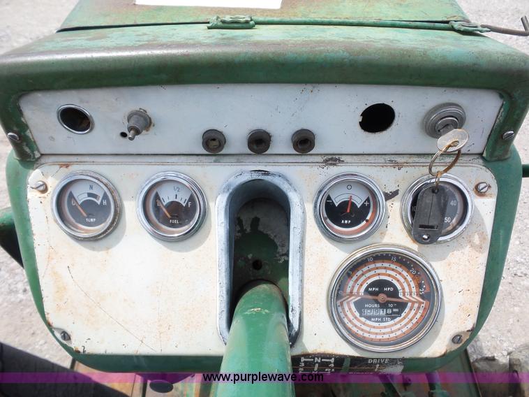 image for item K1675 Oliver 1650 tractor