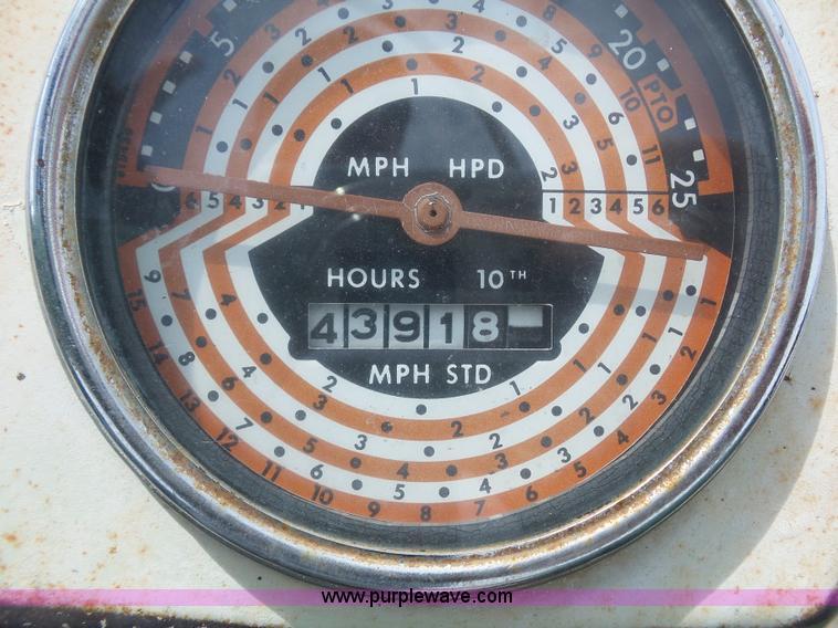 image for item K1675 Oliver 1650 tractor