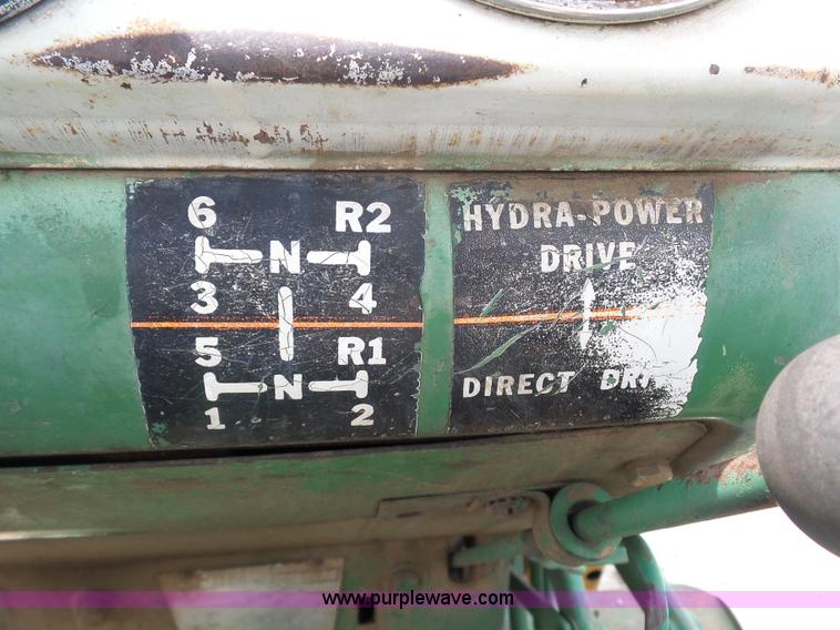 image for item K1675 Oliver 1650 tractor