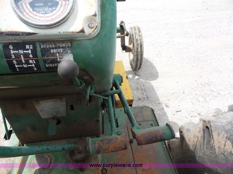 image for item K1675 Oliver 1650 tractor