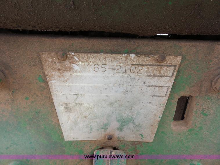 image for item K1675 Oliver 1650 tractor