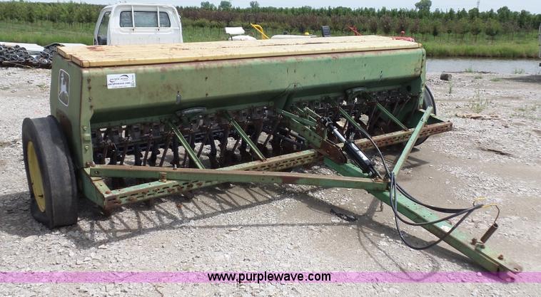 image for item K1676 John Deere 8300 grain drill