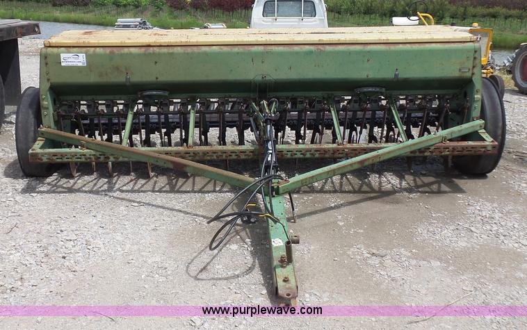 image for item K1676 John Deere 8300 grain drill