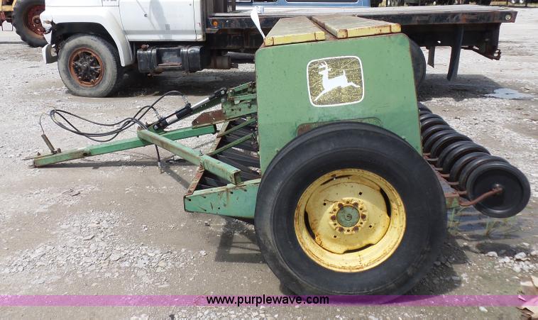 image for item K1676 John Deere 8300 grain drill