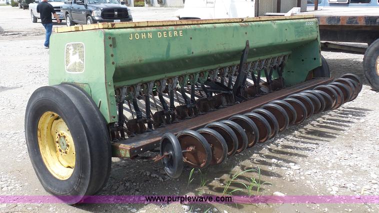image for item K1676 John Deere 8300 grain drill