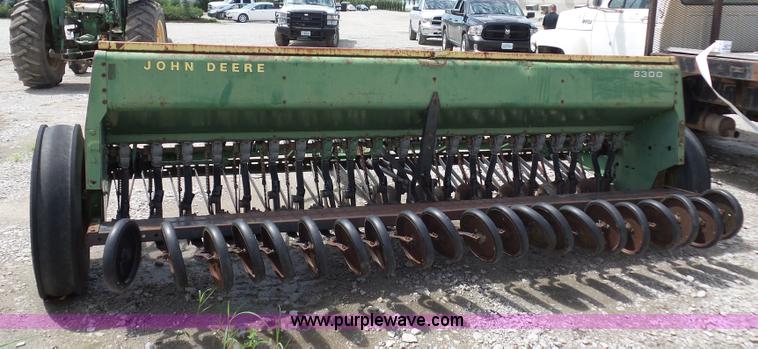 image for item K1676 John Deere 8300 grain drill