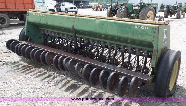 image for item K1676 John Deere 8300 grain drill