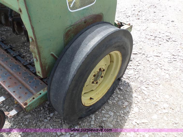 image for item K1676 John Deere 8300 grain drill