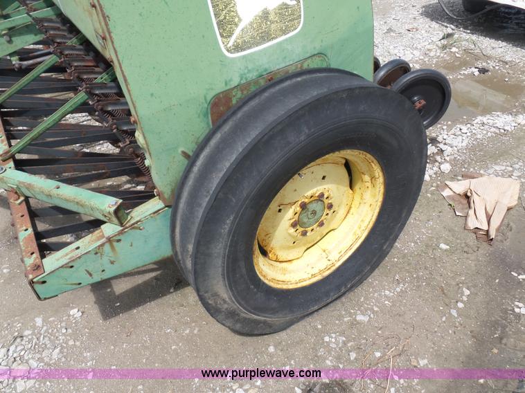 image for item K1676 John Deere 8300 grain drill