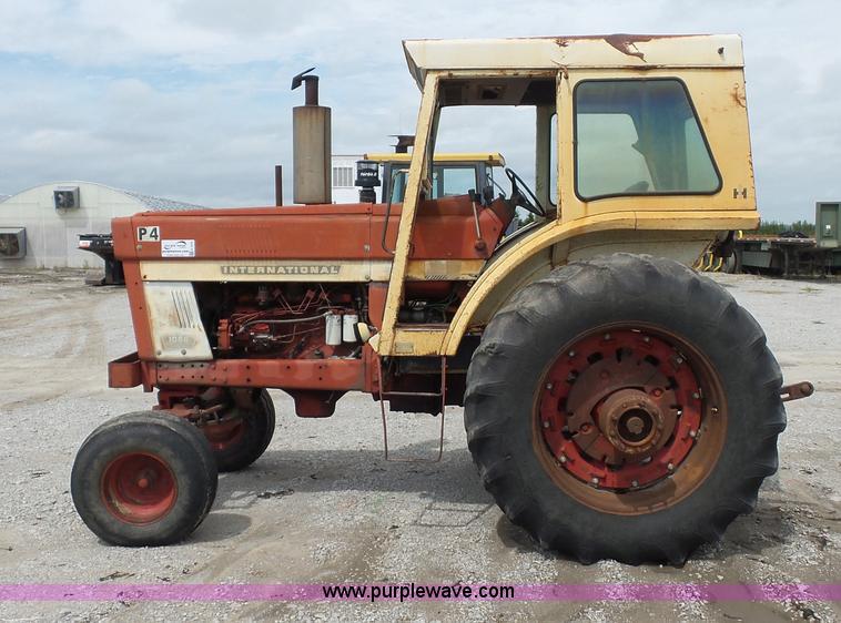 image for item K1679 International 1066 tractor
