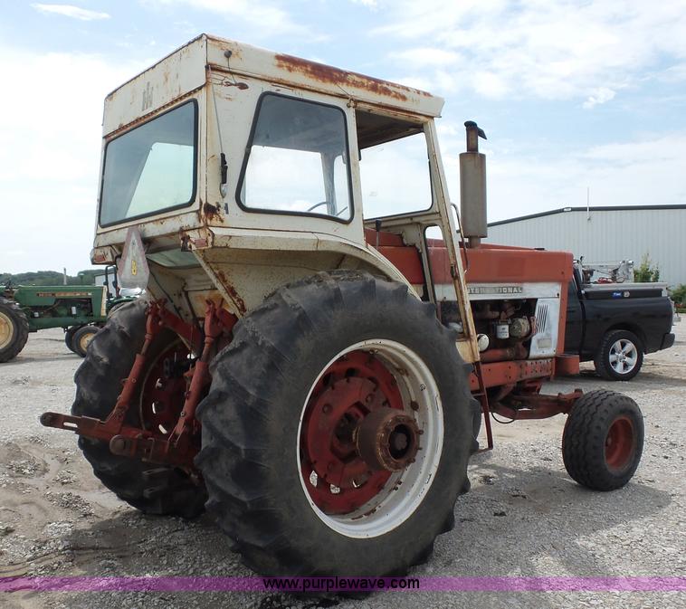 image for item K1679 International 1066 tractor