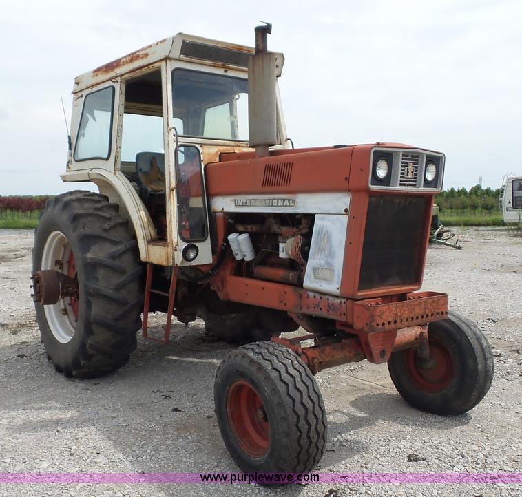 image for item K1679 International 1066 tractor