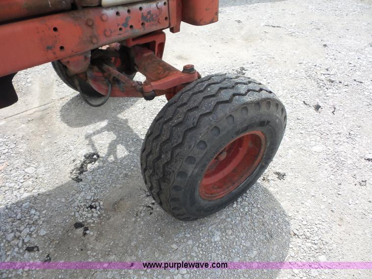 image for item K1679 International 1066 tractor