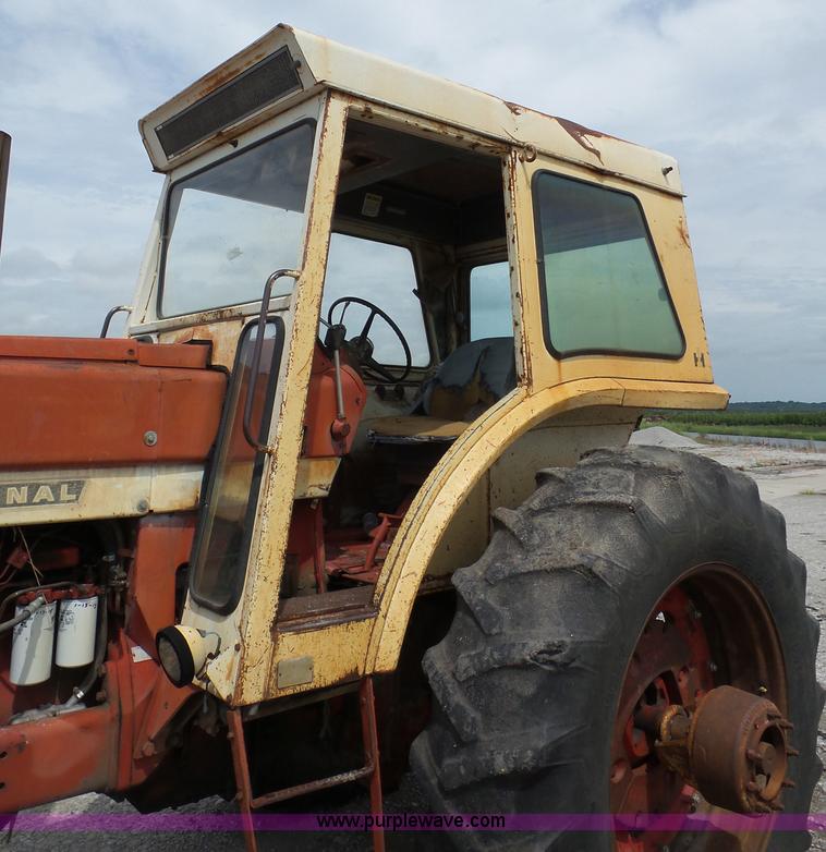 image for item K1679 International 1066 tractor
