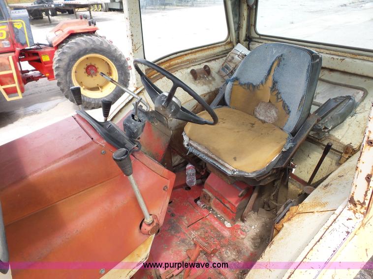 image for item K1679 International 1066 tractor
