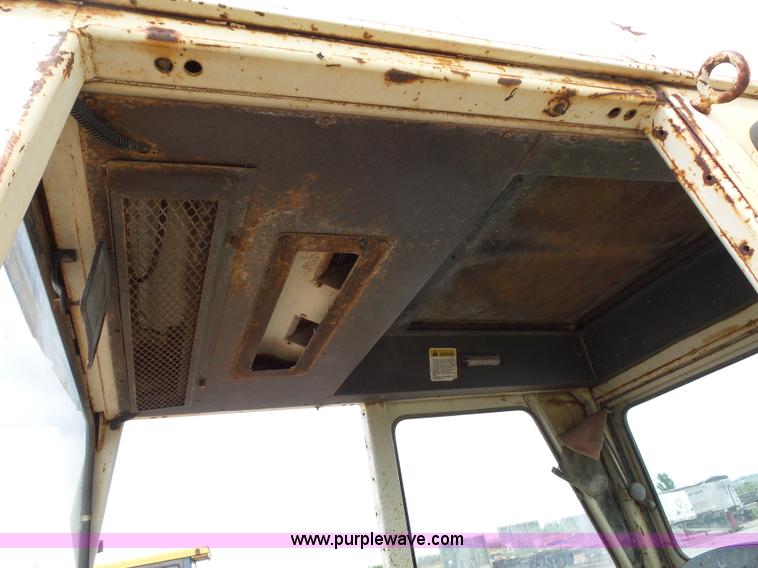 image for item K1679 International 1066 tractor