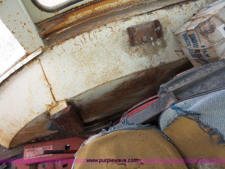 image for item K1679 International 1066 tractor