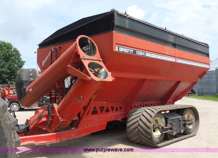 image for item K1689 Brent 1084 grain cart