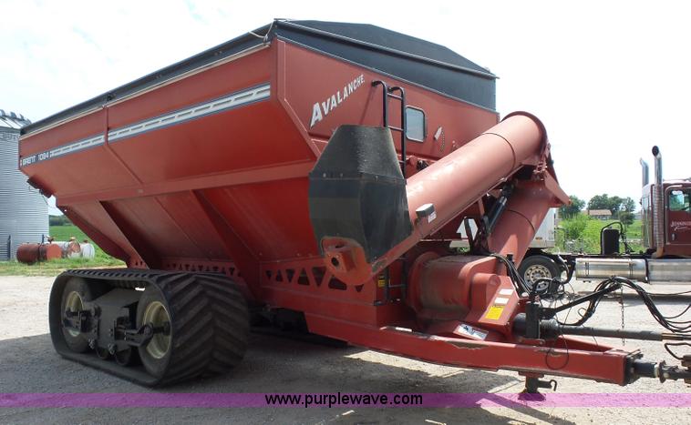 image for item K1689 Brent 1084 grain cart