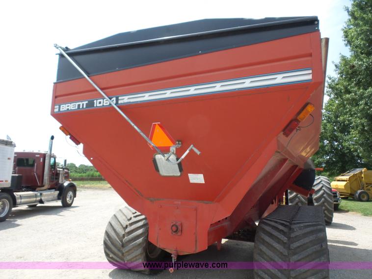 image for item K1689 Brent 1084 grain cart